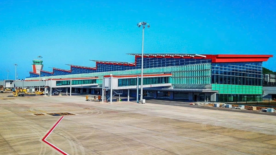 Typhoon Wipha forces airport closures in Northern Vietnam